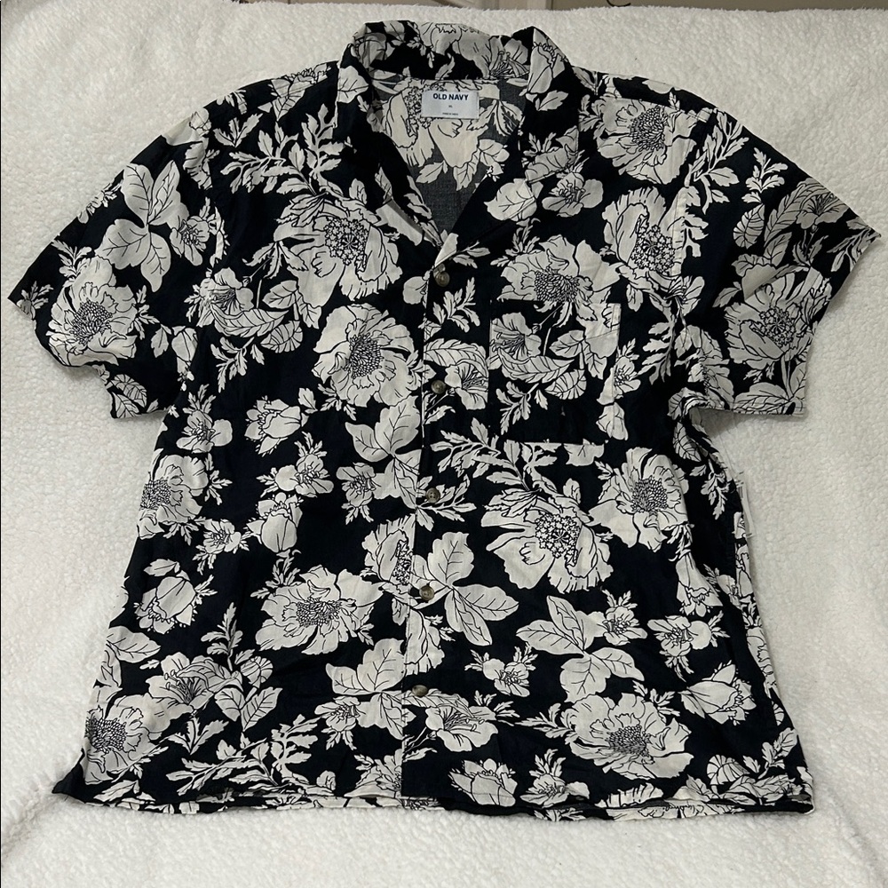 Old Navy Black and White Floral Men's Shirt
